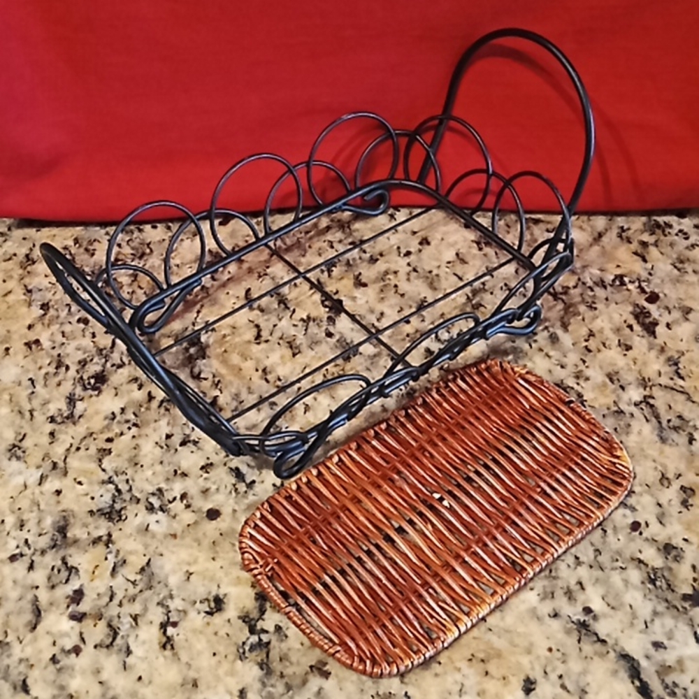 TEMP-TATIONS Presentable Ovenware Covered Green Casserole Dish. 4 Qt. by Tara. - Picture 10 of 16